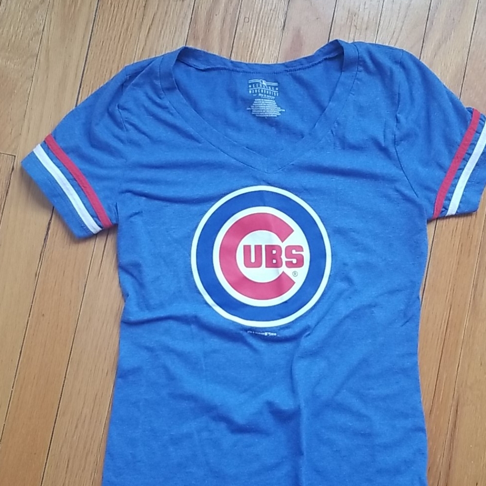 Cubs Logo V-neck T-shirt Size S